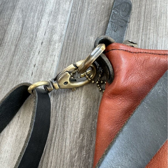 Strey Designs Leather Crossbody Bag • British Tan - Picture 10 of 10